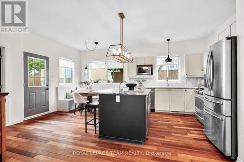 2122 Saunders Avenue, Ottawa, ON - Indoor Photo Showing Kitchen With Upgraded Kitchen