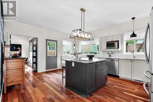 2122 Saunders Avenue, Ottawa, ON - Indoor Photo Showing Kitchen With Double Sink With Upgraded Kitchen
