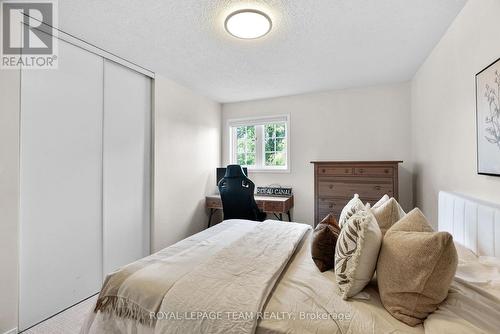 2122 Saunders Avenue, Ottawa, ON - Indoor Photo Showing Bedroom
