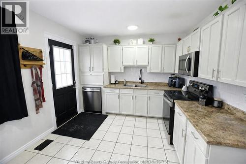 2935 Rivard, Windsor, ON - Indoor Photo Showing Kitchen