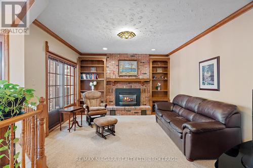 3908 Carolynn Court, Lincoln (Lincoln-Jordan/Vineland), ON - Indoor Photo Showing Living Room With Fireplace