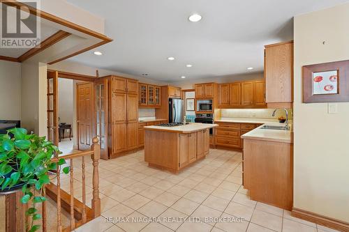 3908 Carolynn Court, Lincoln (Lincoln-Jordan/Vineland), ON - Indoor Photo Showing Kitchen