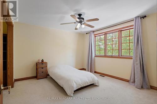 3908 Carolynn Court, Lincoln (Lincoln-Jordan/Vineland), ON - Indoor Photo Showing Bedroom
