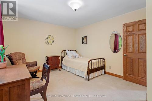3908 Carolynn Court, Lincoln (Lincoln-Jordan/Vineland), ON - Indoor Photo Showing Bedroom