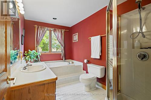 3908 Carolynn Court, Lincoln (Lincoln-Jordan/Vineland), ON - Indoor Photo Showing Bathroom