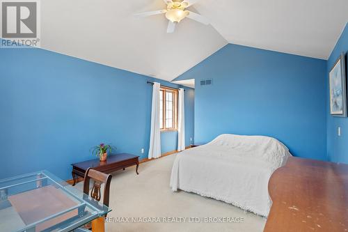 3908 Carolynn Court, Lincoln (Lincoln-Jordan/Vineland), ON - Indoor Photo Showing Bedroom