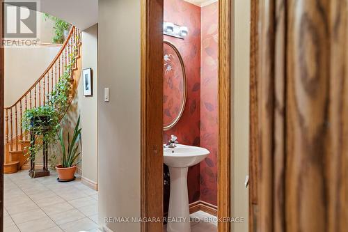 3908 Carolynn Court, Lincoln (Lincoln-Jordan/Vineland), ON - Indoor Photo Showing Other Room