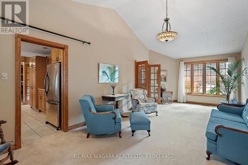 3908 Carolynn Court, Lincoln (Lincoln-Jordan/Vineland), ON - Indoor Photo Showing Living Room