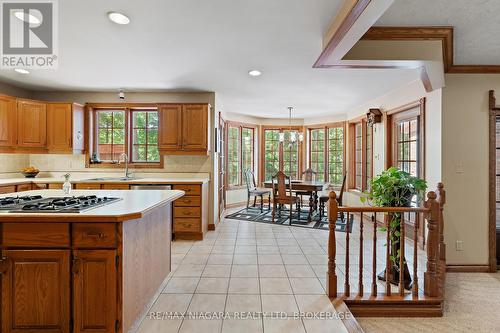 3908 Carolynn Court, Lincoln (Lincoln-Jordan/Vineland), ON - Indoor Photo Showing Kitchen With Double Sink