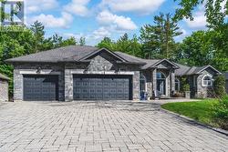 6 COLLINS LANE Springwater, ON L9X 0H4
