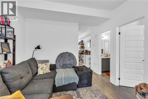 99 Roger Street Unit# 43, Waterloo, ON - Indoor Photo Showing Living Room