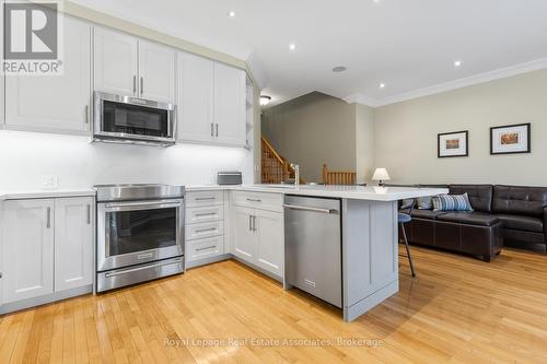 3467 Eglinton Avenue W, Mississauga, ON - Indoor Photo Showing Kitchen
