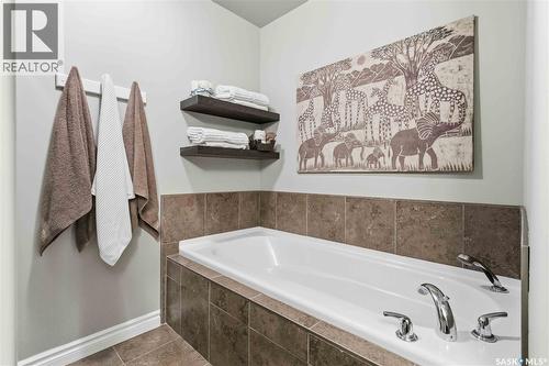 204 227 Pinehouse Drive, Saskatoon, SK - Indoor Photo Showing Bathroom