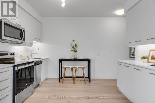 505 - 385 Winston Road, Grimsby, ON - Indoor Photo Showing Kitchen