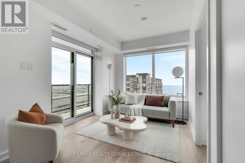 505 - 385 Winston Road, Grimsby, ON - Indoor Photo Showing Living Room