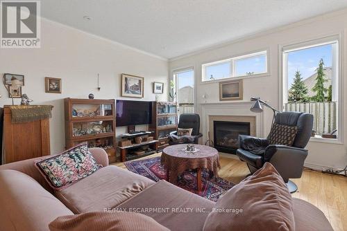 30 Galloway Trail, Welland, ON - Indoor Photo Showing Living Room With Fireplace