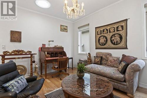 30 Galloway Trail, Welland, ON - Indoor Photo Showing Living Room