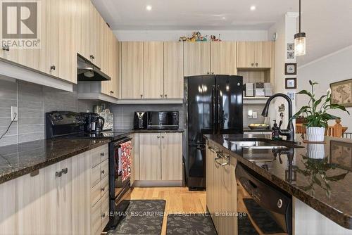 30 Galloway Trail, Welland, ON - Indoor Photo Showing Kitchen With Double Sink