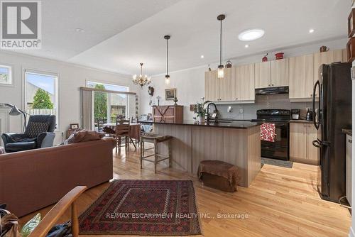 30 Galloway Trail, Welland, ON - Indoor Photo Showing Kitchen With Upgraded Kitchen
