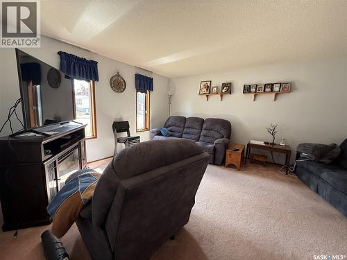 117 3Rd Avenue Nw, Watson, SK - Indoor Photo Showing Living Room