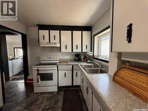 117 3Rd Avenue Nw, Watson, SK - Indoor Photo Showing Kitchen With Double Sink