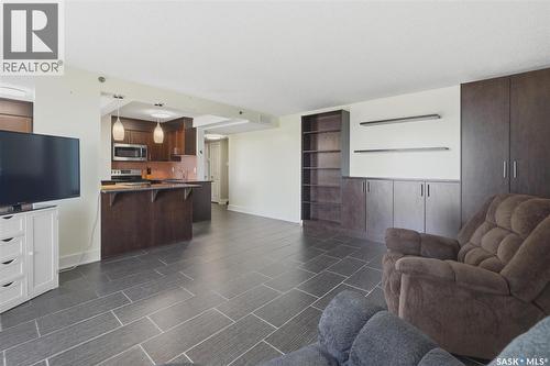 1005 320 5Th Avenue N, Saskatoon, SK - Indoor