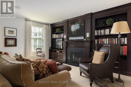 472 Gage Street, Niagara-On-The-Lake (Town), ON - Indoor Photo Showing Living Room