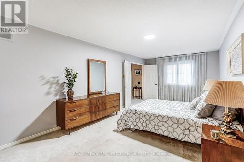 4217 Schneider Court, Mississauga, ON - Indoor Photo Showing Bedroom
