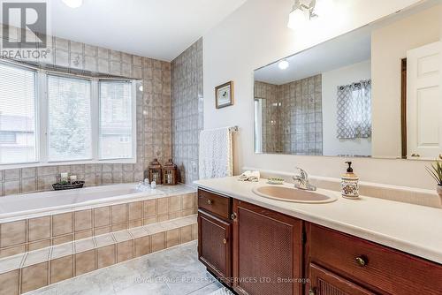 4217 Schneider Court, Mississauga, ON - Indoor Photo Showing Bathroom