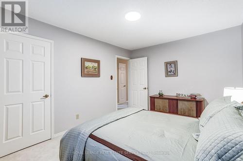 4217 Schneider Court, Mississauga, ON - Indoor Photo Showing Bedroom