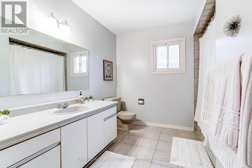 4217 Schneider Court, Mississauga, ON - Indoor Photo Showing Bathroom