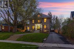 8 QUEEN STREET Halton Hills, ON L7G 2E4