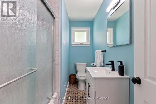 Photo has been virtually staged - 989 Connaught Avenue, Ottawa, ON - Indoor Photo Showing Bathroom