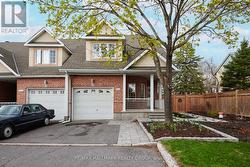 214 LAURA PRIVATE Ottawa, ON K1B 1C8
