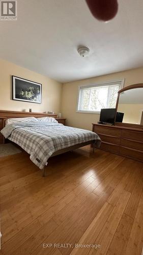 28 Bailey Crescent, Aurora, ON - Indoor Photo Showing Bedroom