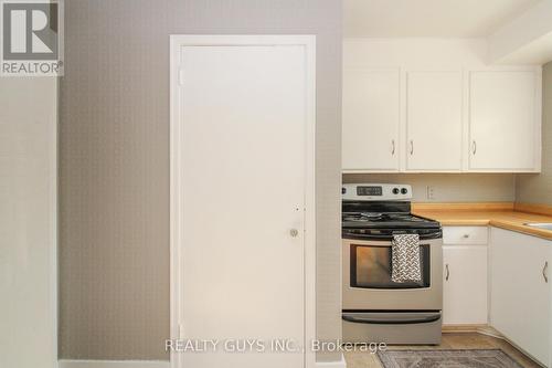 727 Chesterfield Avenue, Peterborough (Northcrest Ward 5), ON - Indoor Photo Showing Kitchen
