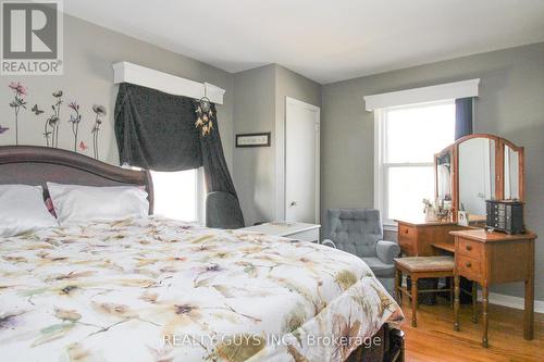 727 Chesterfield Avenue, Peterborough (Northcrest Ward 5), ON - Indoor Photo Showing Bedroom