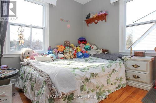 727 Chesterfield Avenue, Peterborough (Northcrest Ward 5), ON - Indoor Photo Showing Bedroom