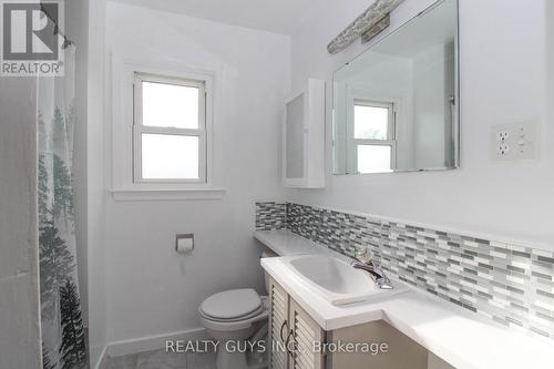 727 Chesterfield Avenue, Peterborough (Northcrest Ward 5), ON - Indoor Photo Showing Bathroom