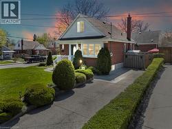 22 DUNDONALD Avenue  Hamilton, ON L8K 4Z9