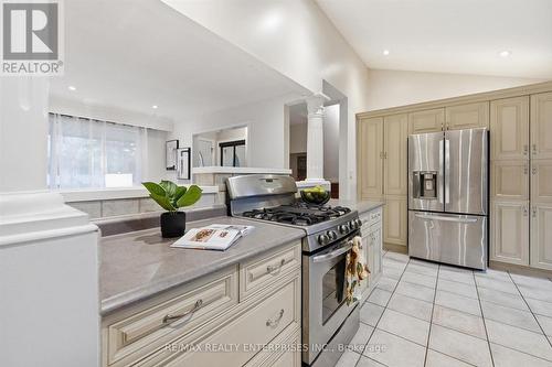 5187 Carousel Court, Burlington, ON - Indoor Photo Showing Kitchen