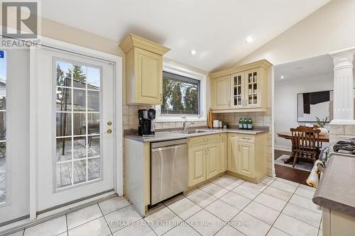 5187 Carousel Court, Burlington, ON - Indoor Photo Showing Kitchen With Double Sink