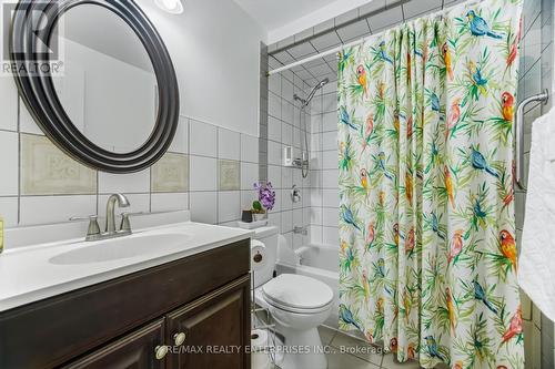 54 Niagara Place, Brampton, ON - Indoor Photo Showing Bathroom
