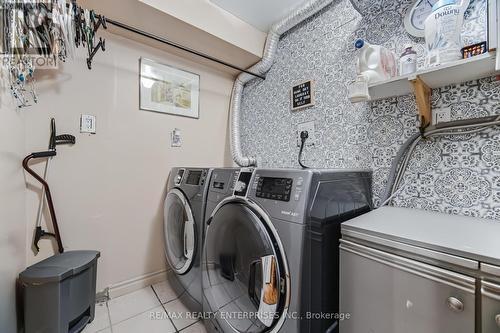 54 Niagara Place, Brampton, ON - Indoor Photo Showing Laundry Room