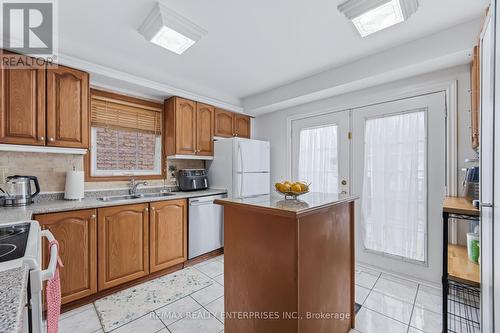 54 Niagara Place, Brampton, ON - Indoor Photo Showing Kitchen With Double Sink