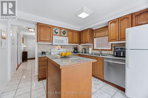 54 Niagara Place, Brampton, ON - Indoor Photo Showing Kitchen With Double Sink