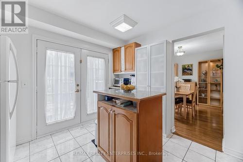 54 Niagara Place, Brampton, ON - Indoor Photo Showing Kitchen