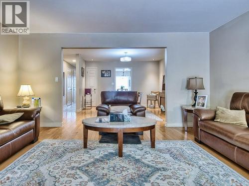259 Scott Street Unit# 7, St. Catharines, ON - Indoor Photo Showing Living Room