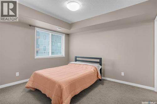 128 125 Willis Crescent, Saskatoon, SK - Indoor Photo Showing Bedroom