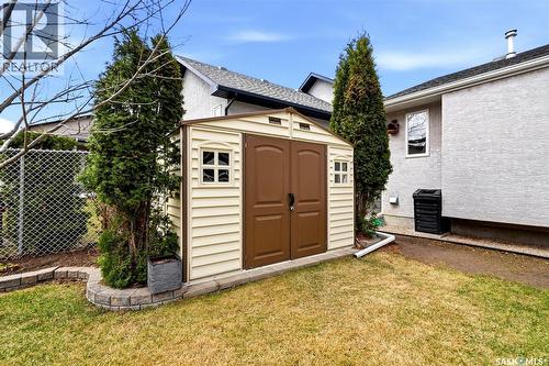 7211 Maple View Crescent, Regina, SK - Outdoor
